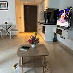 芭提雅中心地带 Centara Avenue 一房公寓3楼 紧邻海滩, 酒吧街, 智能电视